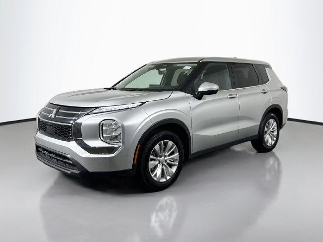 Used 2025 Mitsubishi Outlander ES FWD image 4