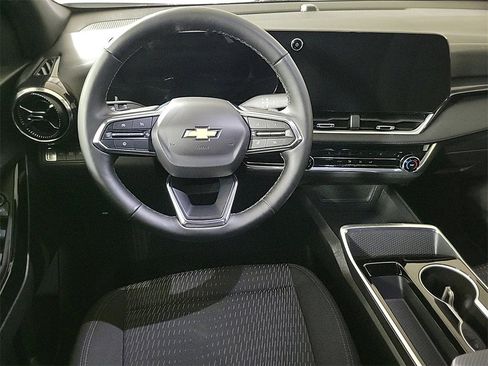 Used 2025 Chevrolet Equinox LT image 13