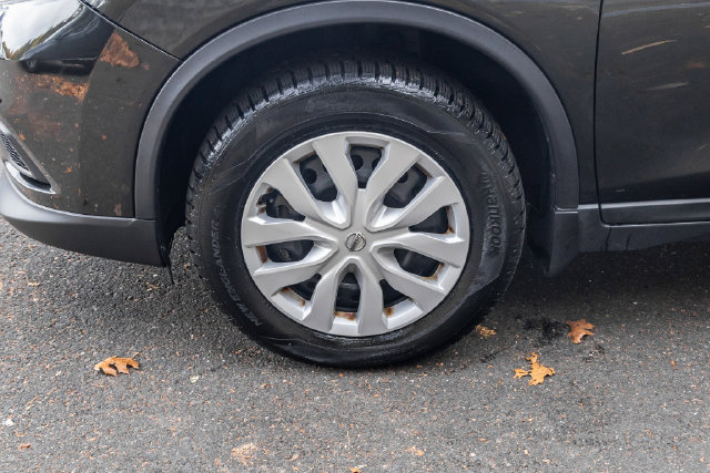 Used 2016 Nissan Rogue S AWD/4WD image 12