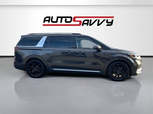 Used 2022 Kia Carnival SX Prestige image 8