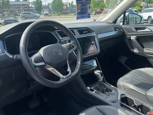 Used 2022 Volkswagen Tiguan SE FWD image 17