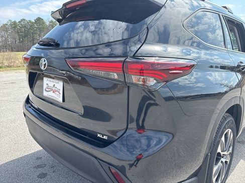 Certified 2024 Toyota Highlander XLE image 32
