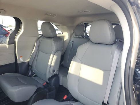 Used 2023 Toyota Sienna XLE FWD image 14