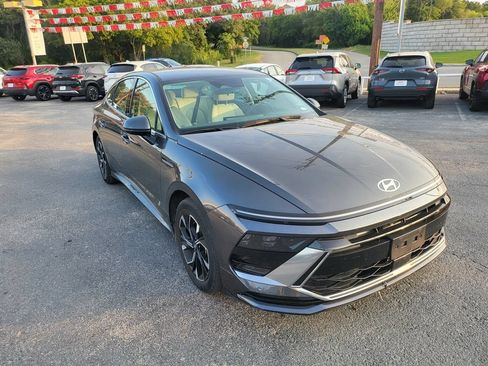Used 2025 Hyundai Sonata SEL FWD image 2