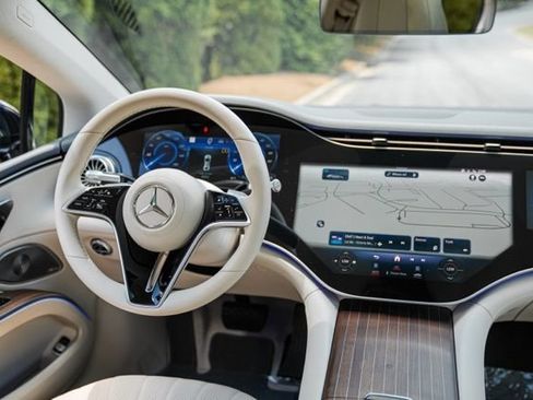 Used 2023 Mercedes-Benz EQS 580 4MATIC Sedan image 31