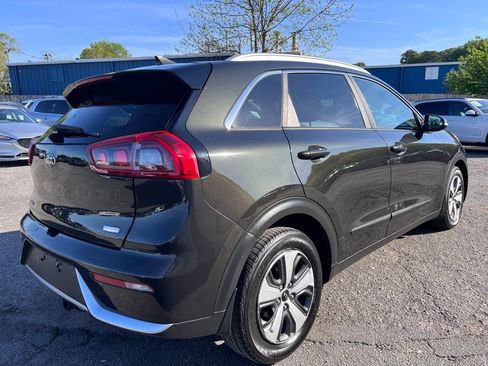 Used 2017 Kia Niro EX FWD image 6