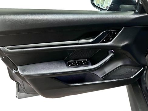 Used 2021 Porsche Taycan image 9