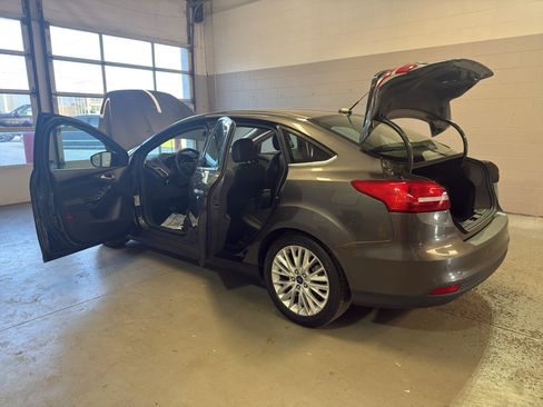 Used 2016 Ford Focus Titanium FWD image 12