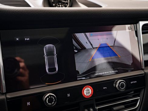 Used 2026 Porsche Macan image 32