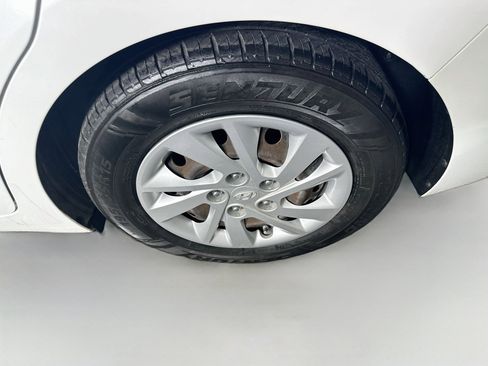 Used 2019 Hyundai Elantra SE w/ Cargo Package FWD image 11