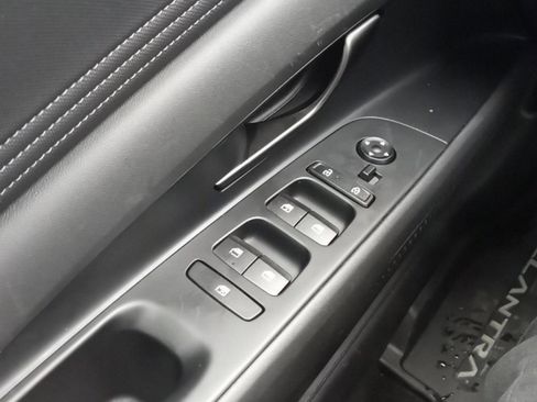 Certified 2025 Hyundai Elantra Sport image 17