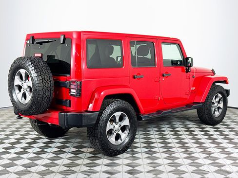 Used 2018 Jeep Wrangler Unlimited Sahara w/ Dual Top Group image 10