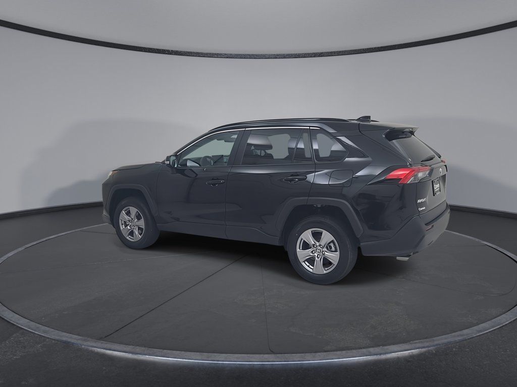 Used 2025 Toyota RAV4 XLE AWD/4WD image 12