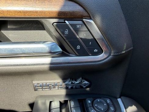 Used 2022 Chevrolet Silverado 1500 High Country w/ High Country Premium Package image 18
