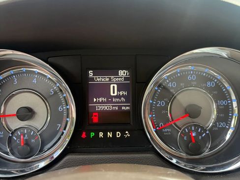 Used 2016 Chrysler Town & Country Touring FWD image 13