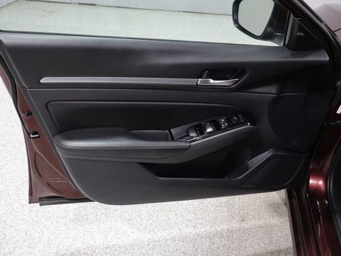 Used 2023 Nissan Altima 2.5 SV FWD image 12