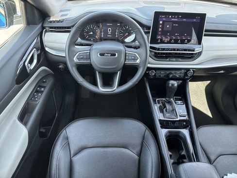 Used 2025 Jeep Compass Limited AWD/4WD image 8