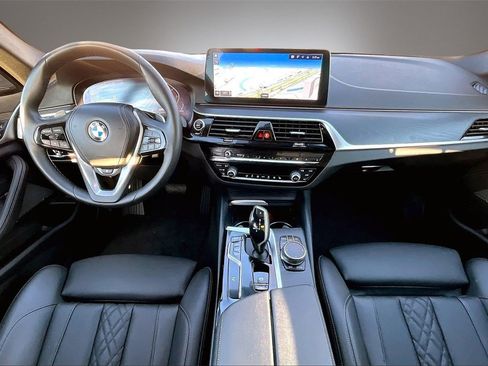 Used 2023 BMW 530i xDrive w/ Premium Package image 7