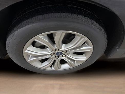 Used 2022 Ford Edge Titanium image 10