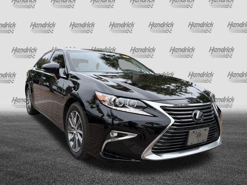 Used 2017 Lexus ES 300h w/ Luxury Package FWD image 2