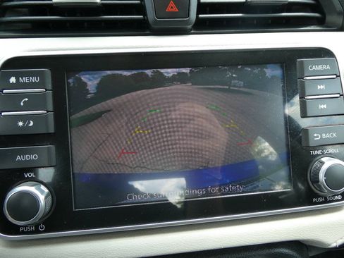 Used 2021 Nissan Versa SV FWD image 19
