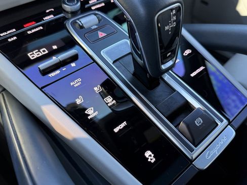 Used 2020 Porsche Cayenne AWD image 25