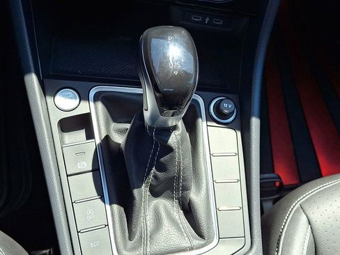 Used 2024 Volkswagen Jetta SE FWD image 16