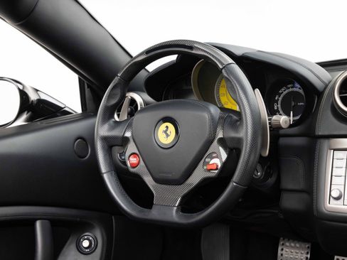 Used 2010 Ferrari California RWD image 10