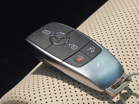 Certified 2025 Mercedes-Benz GLS 450 4MATIC image 39