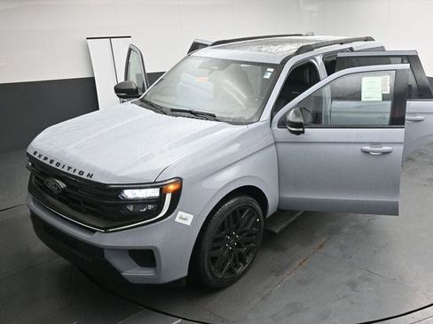 New 2026 Ford Expedition Platinum w/ Stealth Performance Package image 33