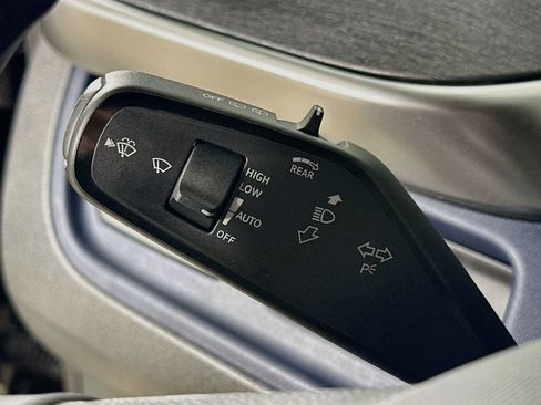 Used 2025 Volkswagen ID. Buzz Pro S RWD image 20