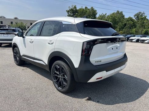 New 2026 Nissan Kicks SR w/ SR Premium Package FWD image 5