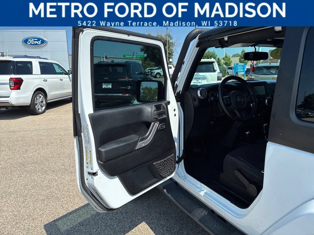 Used 2015 Jeep Wrangler Sahara AWD/4WD image 11