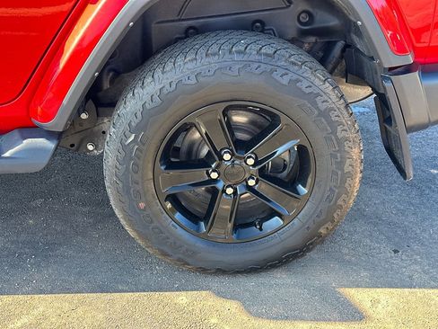 Used 2022 Jeep Wrangler Unlimited Sahara image 19