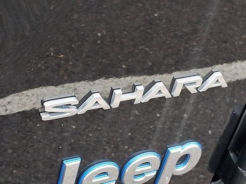 Used 2022 Jeep Wrangler Unlimited Sahara w/ Cold Weather Group AWD/4WD image 10