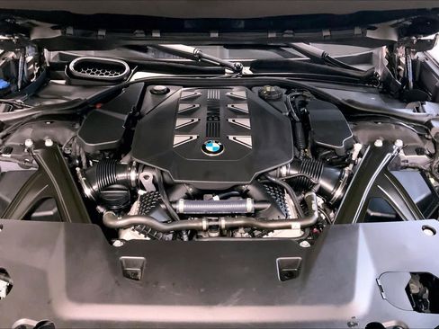 Certified 2023 BMW 760i xDrive AWD/4WD image 31