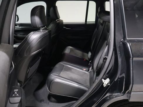 Used 2024 Jeep Grand Cherokee Altitude image 19