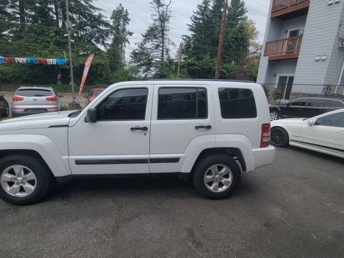 Used 2012 Jeep Liberty Sport RWD image 6