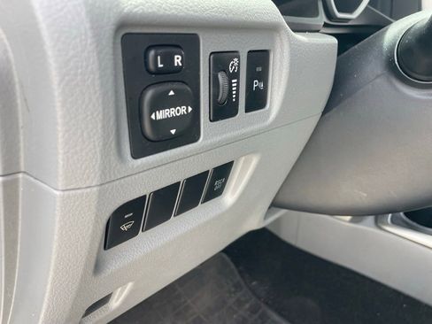 Used 2012 Toyota 4Runner SR5 w/ Convenience Pkg image 6