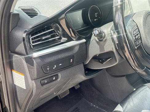 Used 2022 Kia Niro EX w/ Cold Weather Package FWD image 10