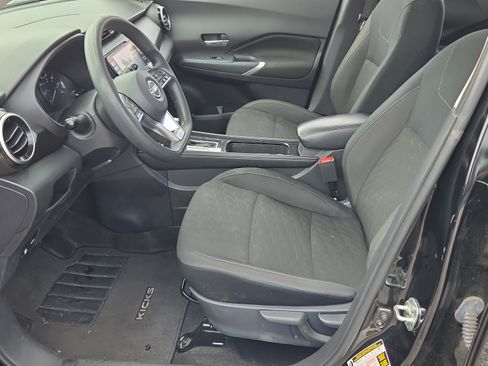 Used 2024 Nissan Kicks SV FWD image 9