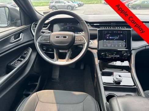 Used 2025 Jeep Grand Cherokee Laredo X w/ Luxury Tech Group I AWD/4WD image 3