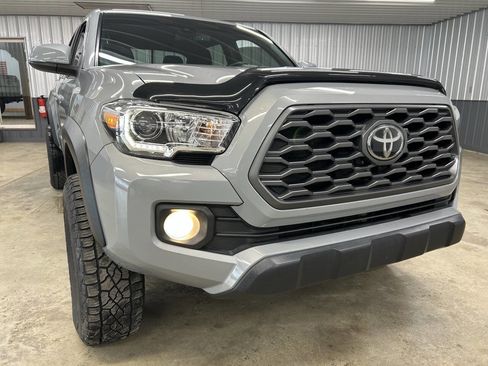 Used 2020 Toyota Tacoma TRD Off-Road image 4