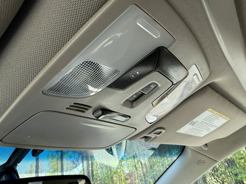 Used 2016 Toyota Sienna XLE Premium FWD image 36