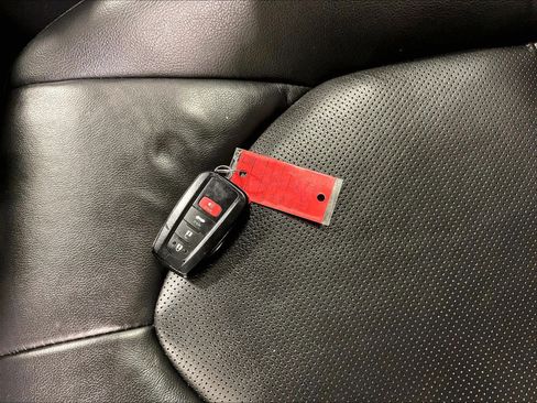 Used 2020 Toyota Camry XLE image 31