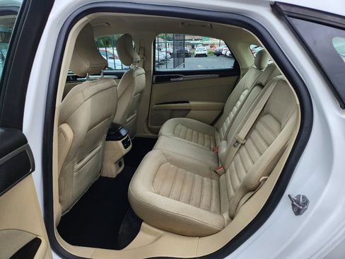 Used 2015 Ford Fusion SE FWD image 10
