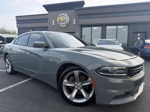 Used 2018 Dodge Charger R/T RWD image 7