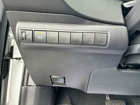 Used 2025 Toyota Corolla SE FWD image 18