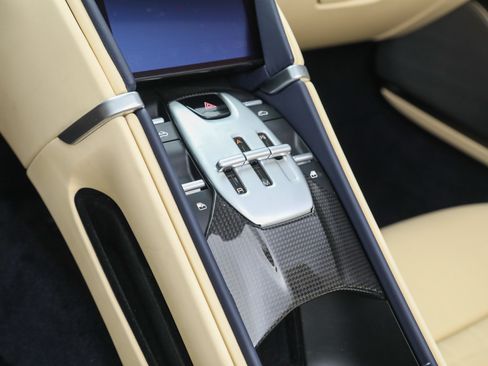 Certified 2025 Ferrari Roma Spider RWD image 32