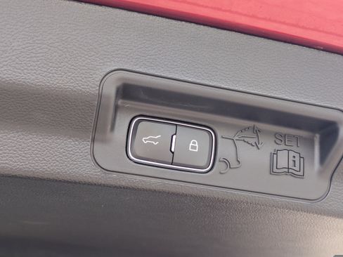 Used 2023 Ford Explorer XLT w/ Equipment Group 202A AWD/4WD image 12